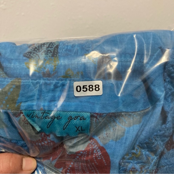 Vintage Gora Women’s Button Down Shirt Floral Embroidered  Blue Size XL - Picture 16 of 16